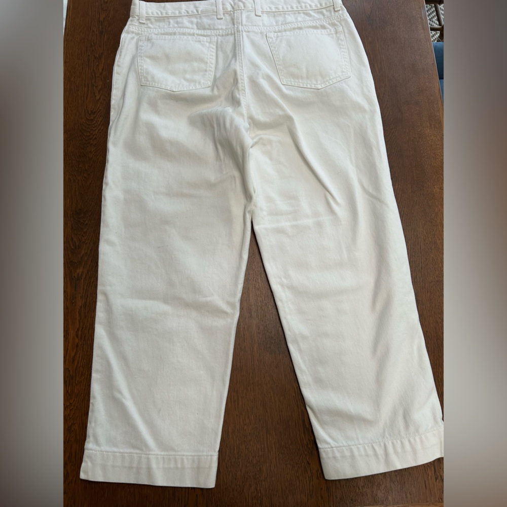 Eddie Bauer Women’s 5 pocket WHITE Relaxed Jeans, all cotton, blemish free. Soft - Picture 5 of 6